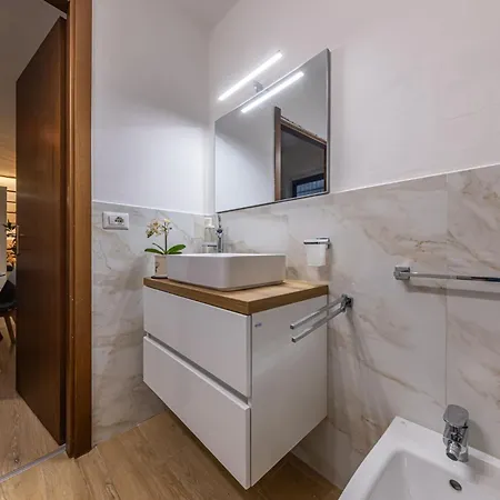 Industrial Loft Near The Centre Of Apartment