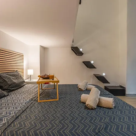 Industrial Loft Near The Centre Of *